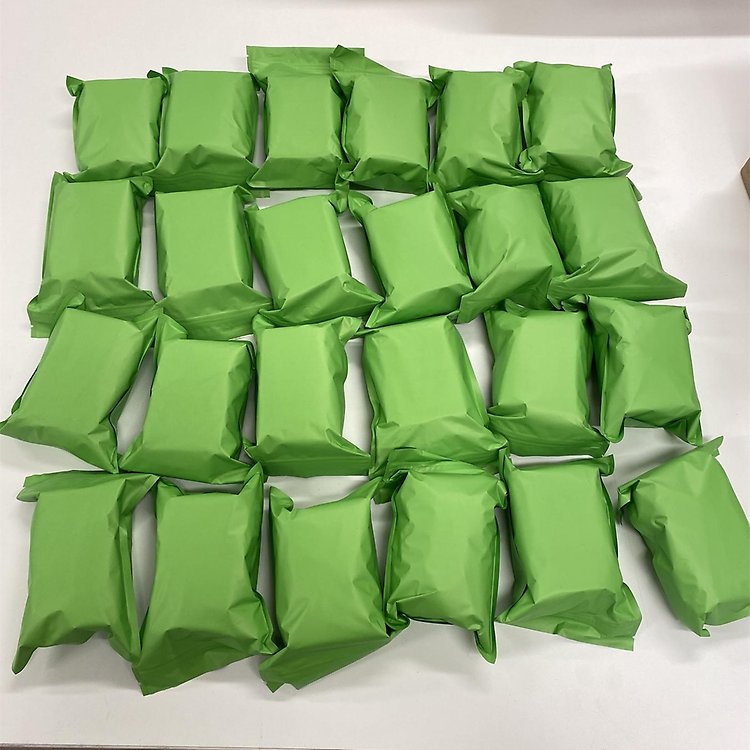 Gröna paket som innehöll cannabis.